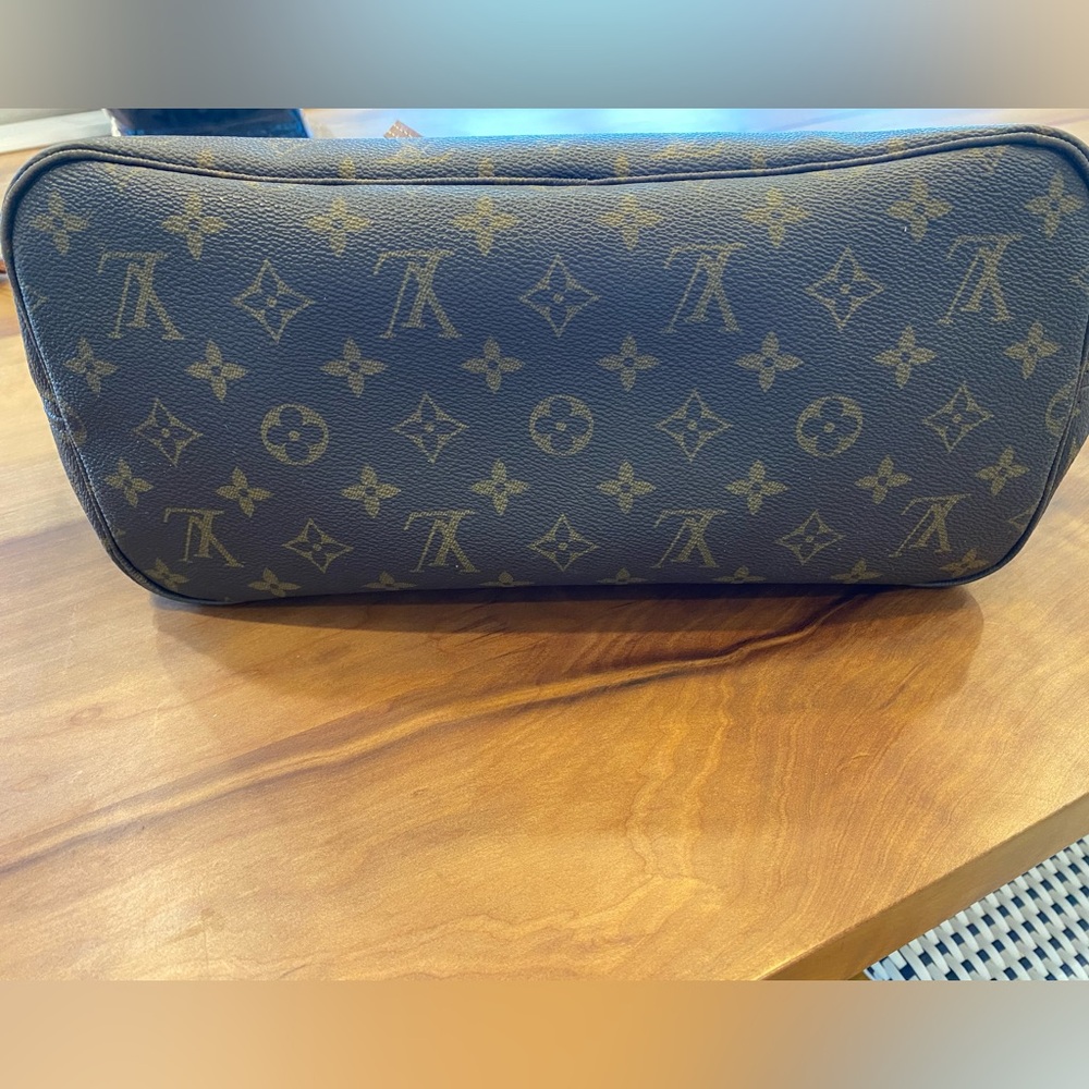 Louis Vuitton Neverfull MM Monogram Tote with Dustbag - Picture 5 of 5